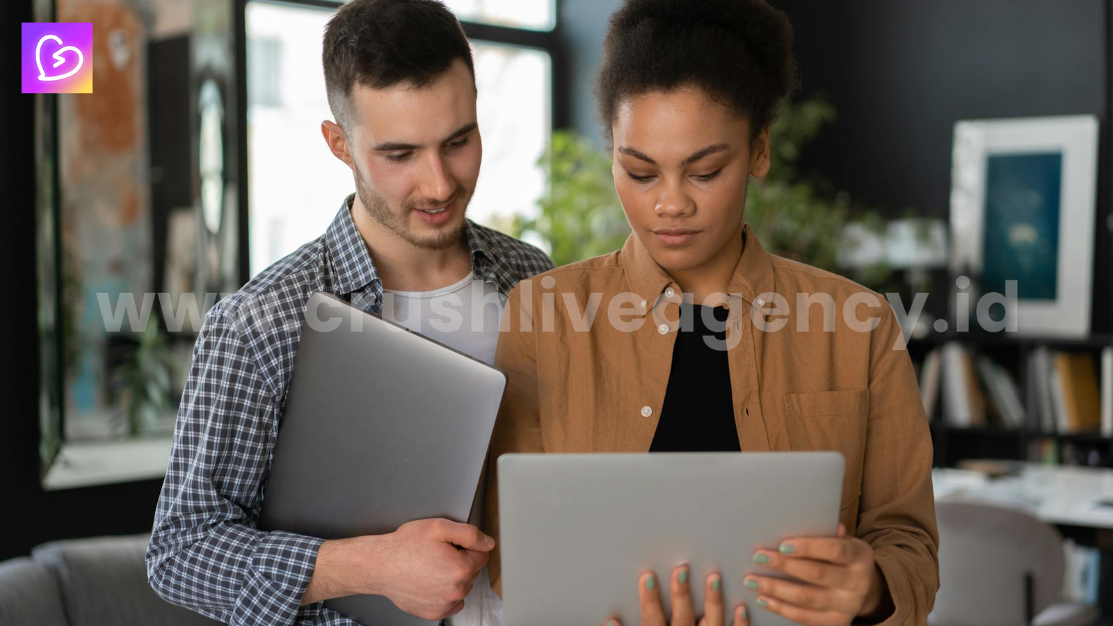 Assisting Hosts Experiment Streams as Crush Live Agents